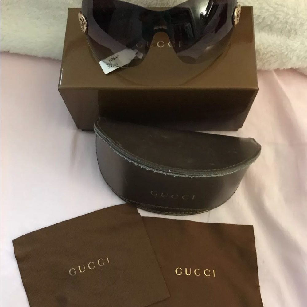 Women’s Gucci sunglasses